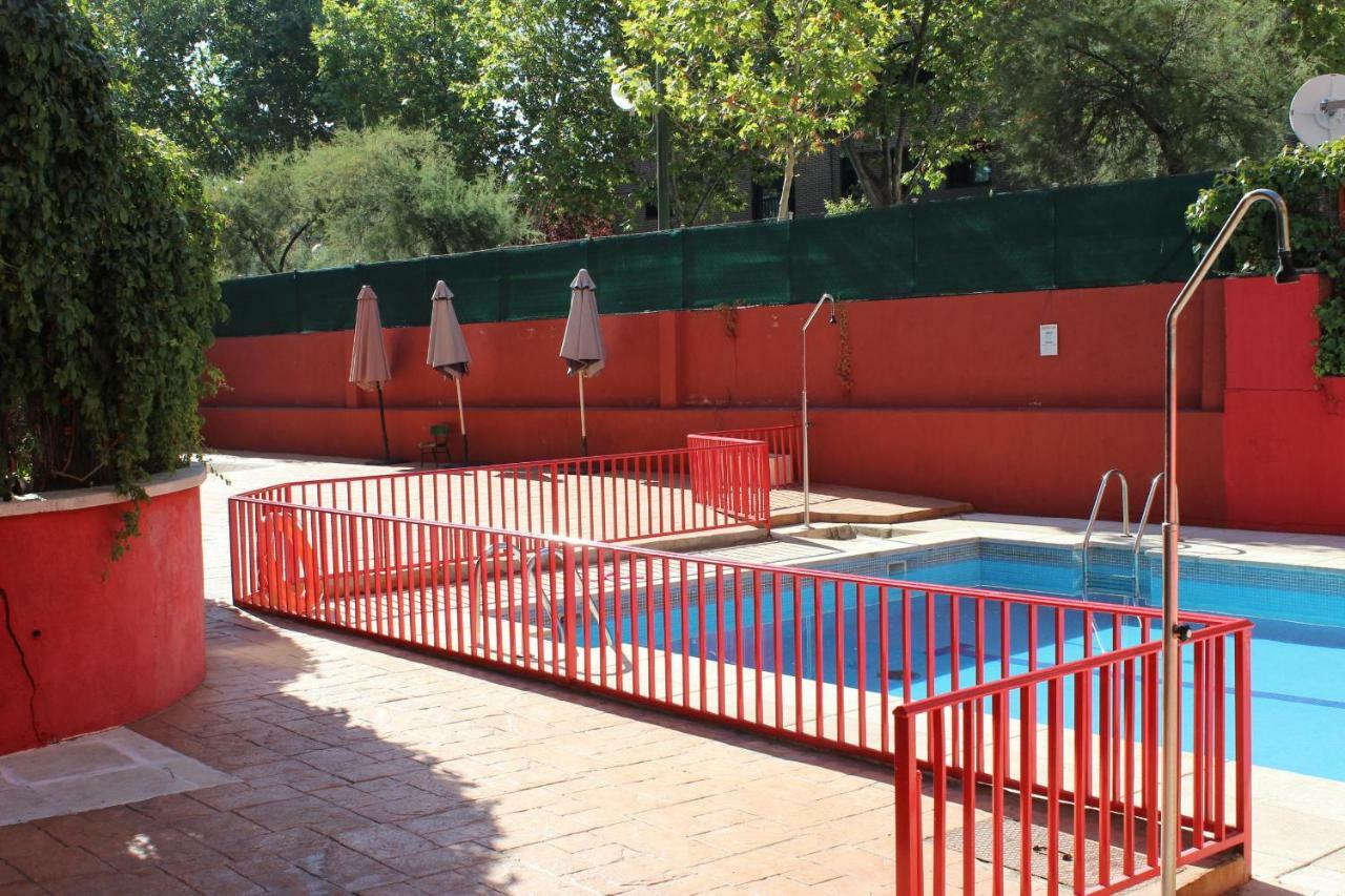 Apartmán Vivienda Familiar Con Jardin Junto A Ifema Madrid Exteriér fotografie