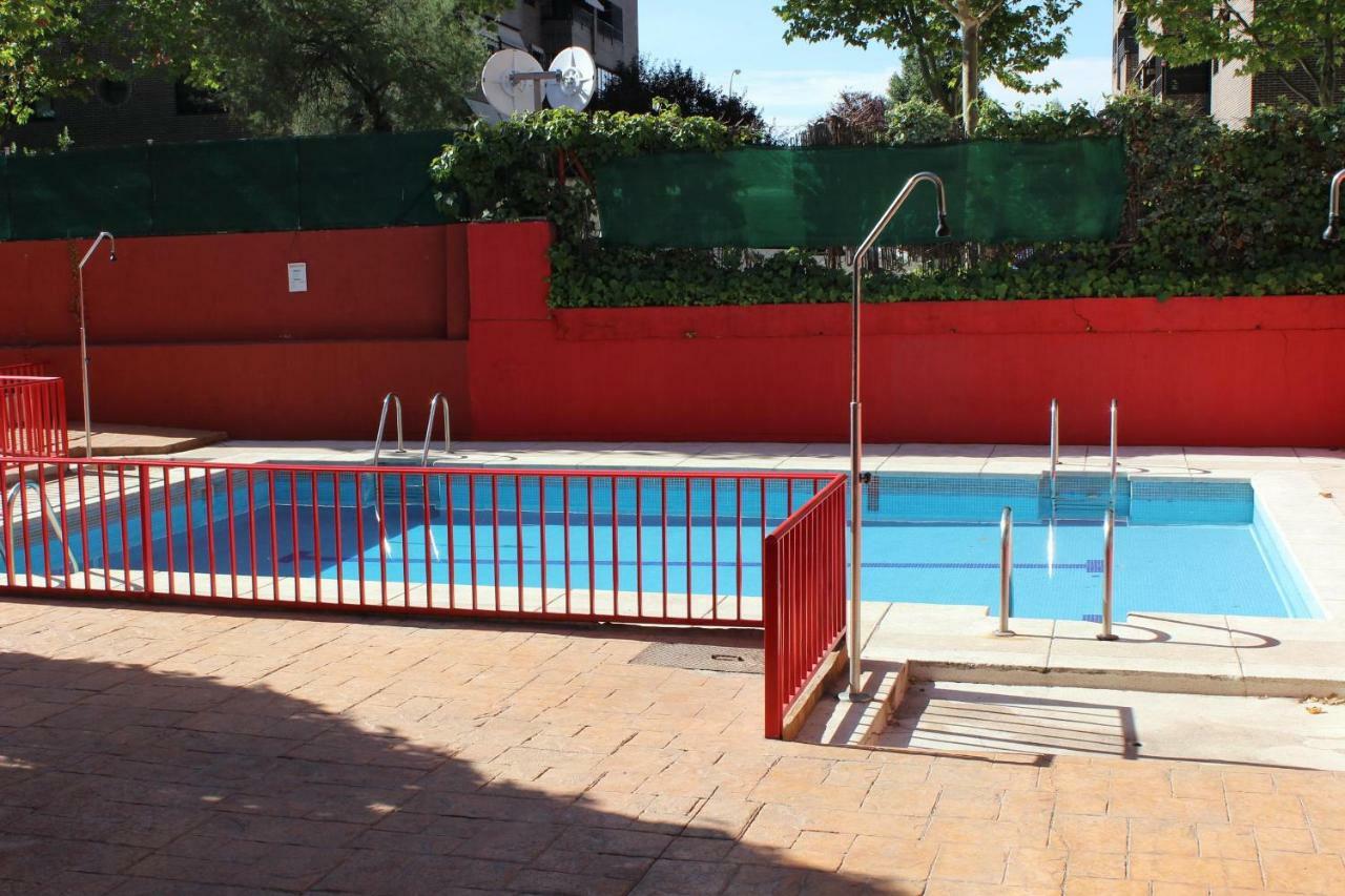 Apartmán Vivienda Familiar Con Jardin Junto A Ifema Madrid Exteriér fotografie