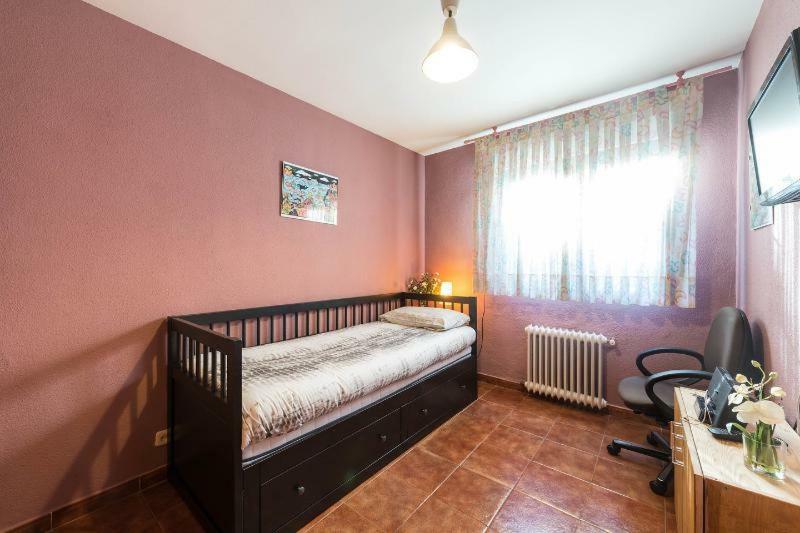 Apartmán Vivienda Familiar Con Jardin Junto A Ifema Madrid Exteriér fotografie
