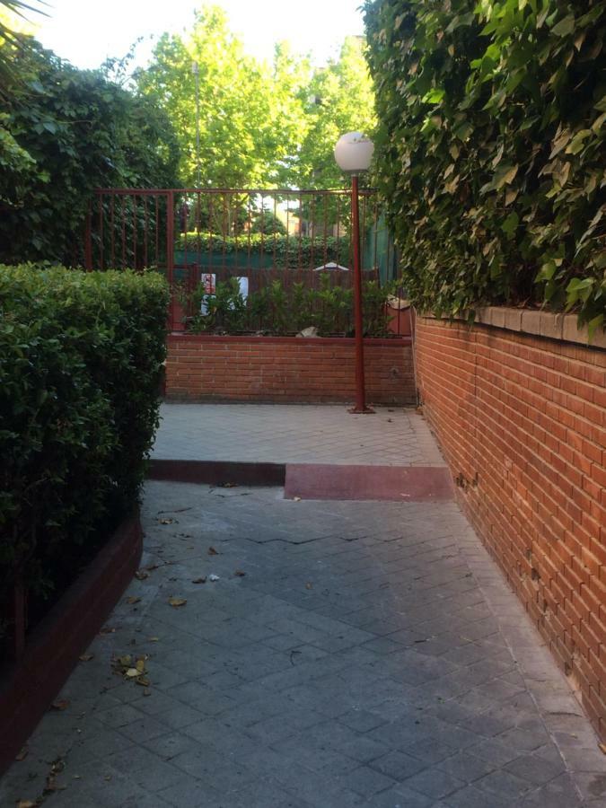 Apartmán Vivienda Familiar Con Jardin Junto A Ifema Madrid Exteriér fotografie