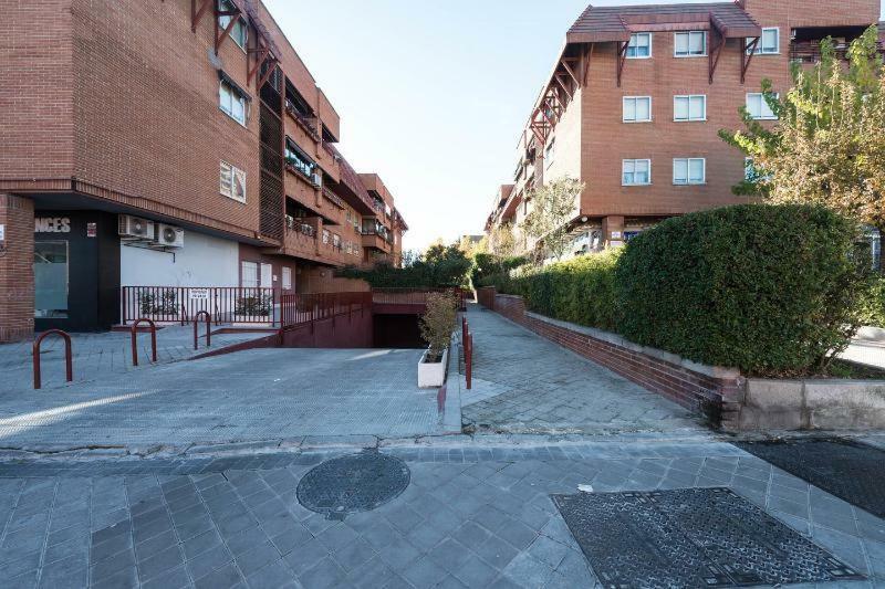 Apartmán Vivienda Familiar Con Jardin Junto A Ifema Madrid Exteriér fotografie