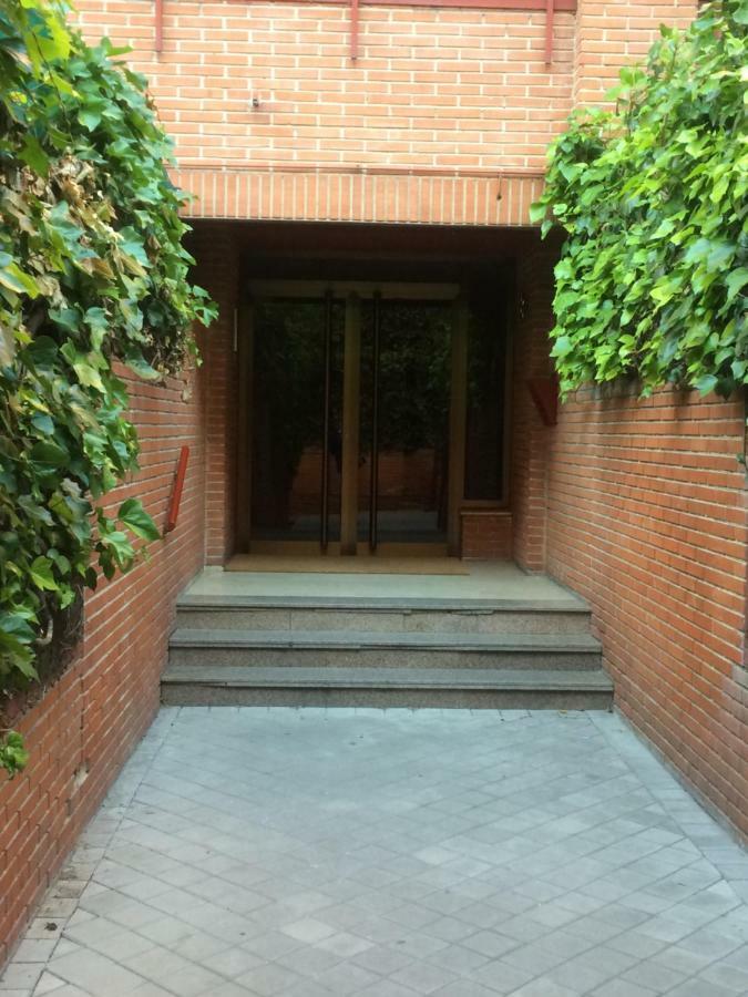 Apartmán Vivienda Familiar Con Jardin Junto A Ifema Madrid Exteriér fotografie
